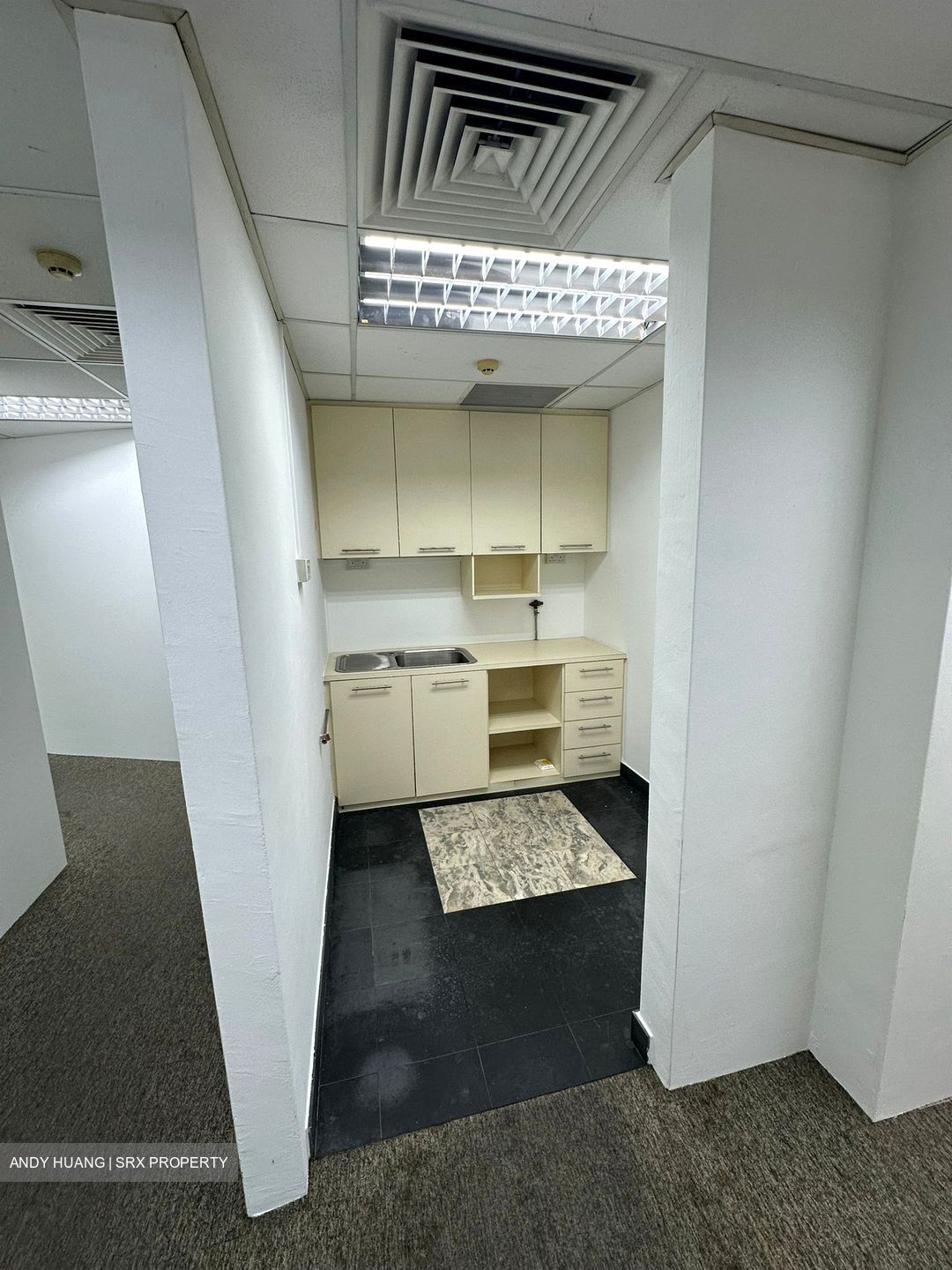 Hongkong Street (D1), Office #521285651
